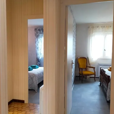 Chez Tata Malou - Maison Avec Jardin, Cour Fermee, Proche Toutes Commodites Saint-Julien-Chapteuil