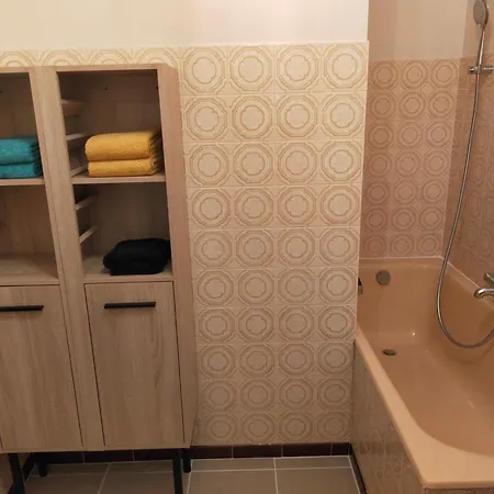 Apartment Chez Tata Malou - Maison Avec Jardin, Cour Fermee, Proche Toutes Commodites Saint-Julien-Chapteuil