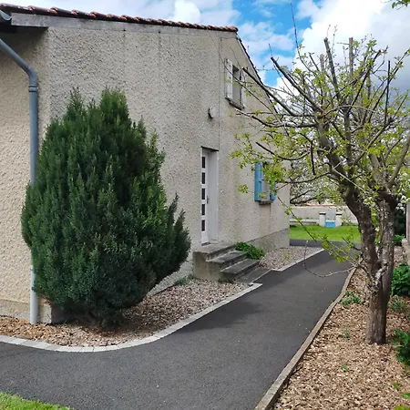 Apartament Chez Tata Malou - Maison Avec Jardin, Cour Fermee, Proche Toutes Commodites Saint-Julien-Chapteuil