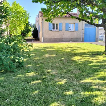 Apartment Chez Tata Malou - Maison Avec Jardin, Cour Fermee, Proche Toutes Commodites Saint-Julien-Chapteuil